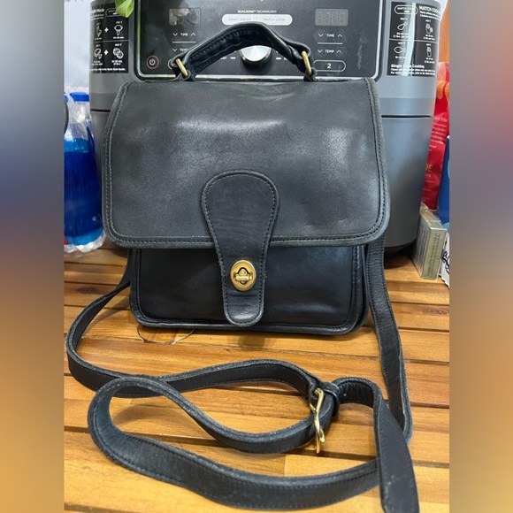 Vintage Coach purse from the 80’s. Made in the USA. All soft leather. Clean. - Picture 9 of 9